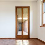 Двери в гостиную — необходимость или дань традициям 