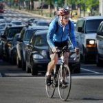 Почему возникают конфликты между водителями и велосипедистами?