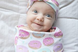Как пеленать малыша: сравниваем разные виды пелёнок