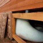 Как утеплить свайный фундамент деревянного дома: выбор материалов и технологии