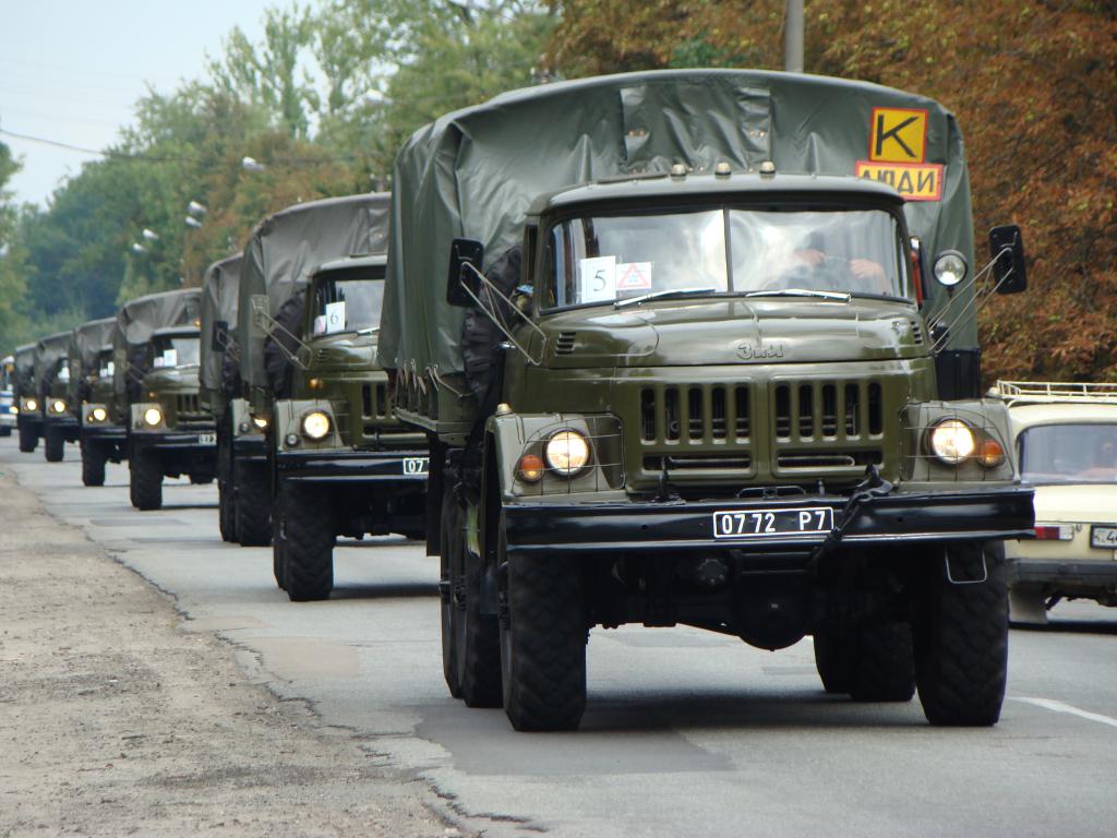 Военный грузовик ЗИЛ 131