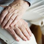Как помочь пожилым родителям поддерживать здоровье