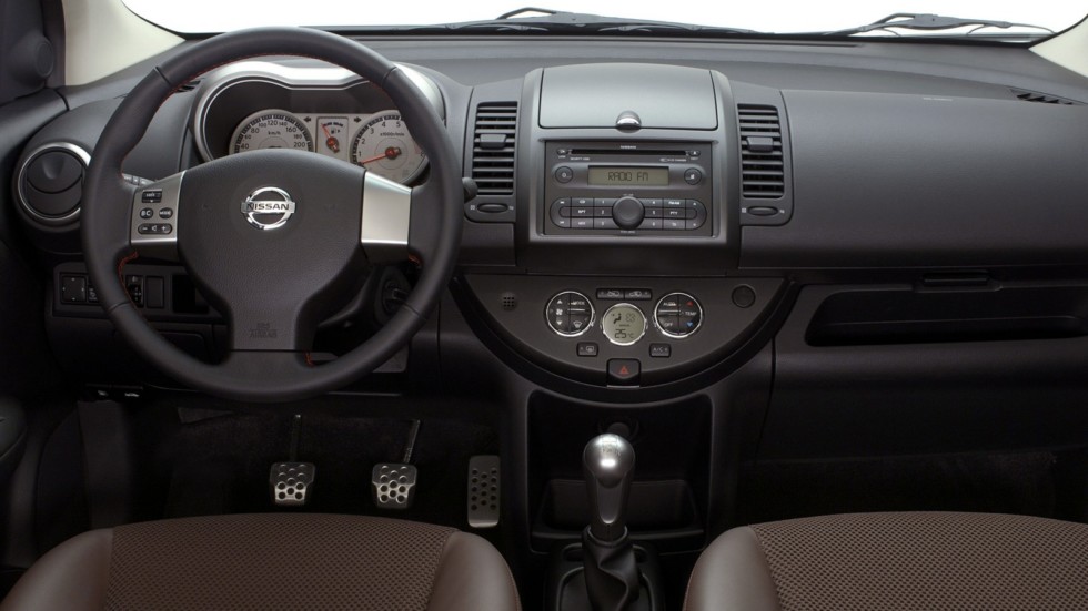 Торпедо Nissan Note (E11) '2005–09