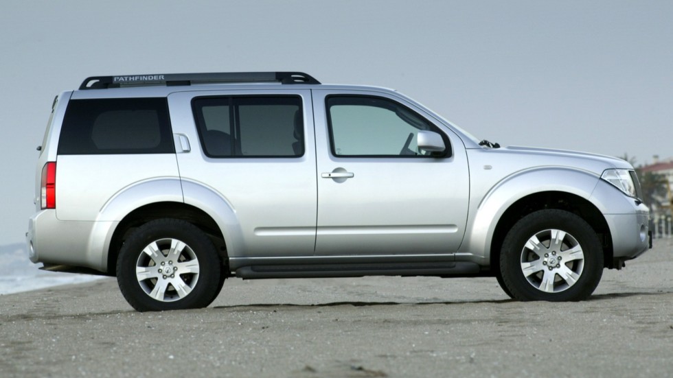 Nissan Pathfinder (R51) '2004–10 сбоку