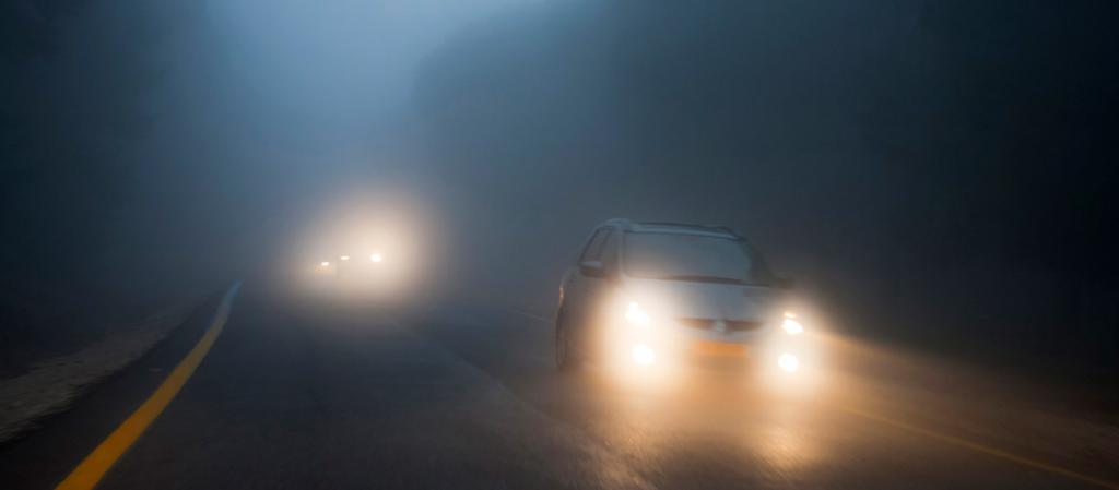 Автомобиль в тумане