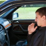 Запах выхлопных газов в салоне автомобиля: что проверить и как устранить
